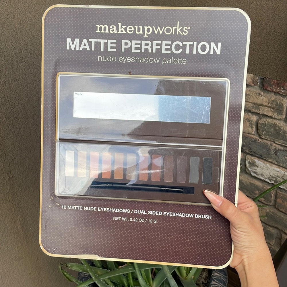 Eyeshadow palette neutral browns matte nude